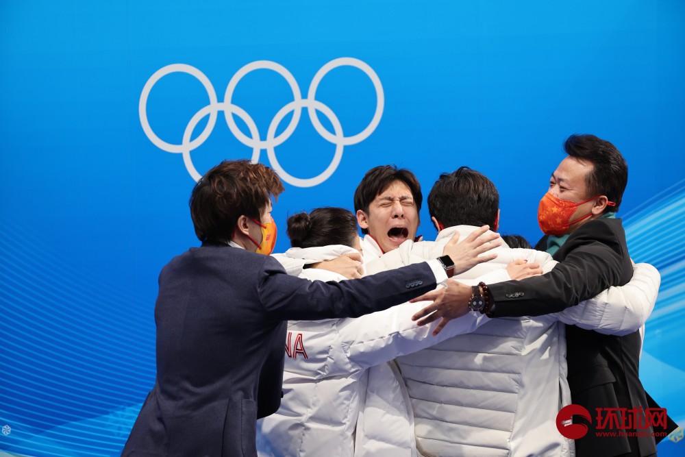 pg游戏关于阿扎伦卡回归赛场，挺进下一轮首场状态亮眼，独行侠观众沸腾！的信息